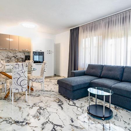 Amazing Apartment In Podstrana With Wifi エクステリア 写真